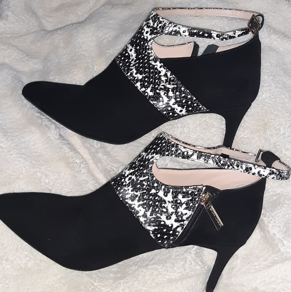 Shoes - Picture 10 of 10